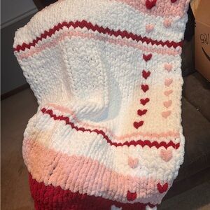 Cozy Heart Patterned Chunky Knit Blanket - White, Red, Pink